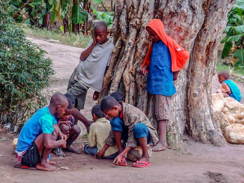 Kinder auf dem Schulhof am Collège St. Vincentien, Marillac, Madagaskar